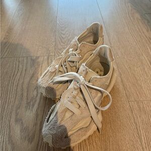 New Balance 327 Sneakers